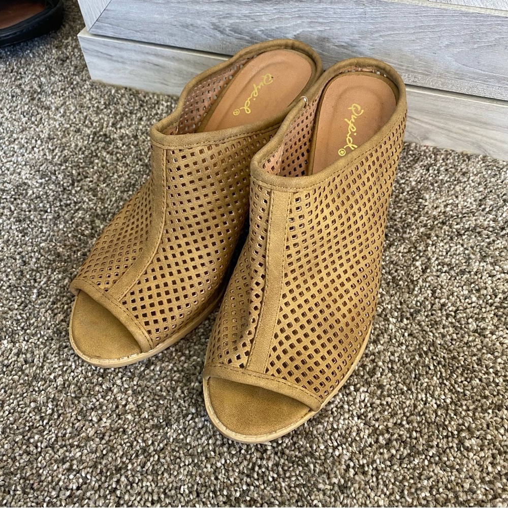 Qupid Women's Tan Peep-Toe Mules Heel Slide Sandal
